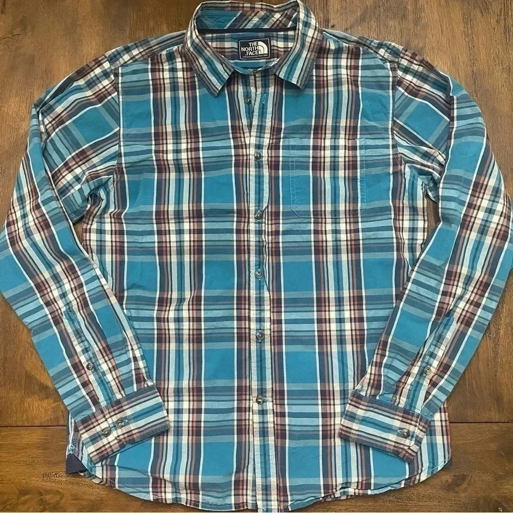 Men’s The North Face 100% cotton flannel blue plaid shirt. Size Medium. EUC.